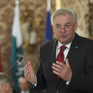 16.06.2015, AUT, Landhaus, KONSTITUIERENDE SITZUNG DES STEIERMÄRKISCHEN LANDTAGS MIT ANGELOBUNG DER LANDESREGIERUNG, im Bild: der Landeshauptmann der Steiermark, Hermann Schützenhöfer (ÖVP), FOTOCREDIT: ERWIN SCHERIAU