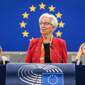 Christine Lagarde, Präsidentin der Europäischen Zentralbank, hier vor dem Plenum des Europäischen Parlaments: „Der EZB-Rat legt sich nicht im Voraus auf einen bestimmten Zinspfad fest.”