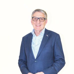 Frontansicht von Josef Herk, Präsident der WK Steiermark, im Anzug.