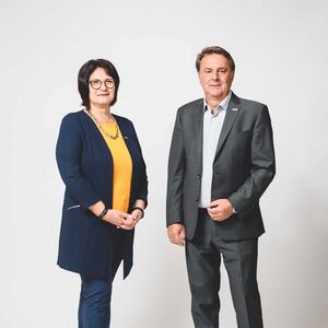 Portrait von Wolfgang Ecker, Präsident der Wirtschaftskammer Niederösterreich (WKNÖ), und Ingeborg Dockner, Obfrau der WKNÖ-Sparte Information & Consulting (I&C)