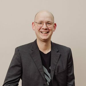 Portraitbild von Dr. Thomas Gegenhuber, Stadtrat für Wirtschaft und Innovation in Linz