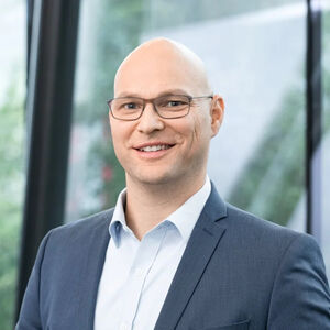 Portraitbild von Julian Cassutti, CEO von Steyr Motors