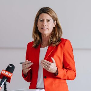Barbara Schmidt, Generalsekretärin Oesterreichs Energie, bei einer Pressekonferenz 2025