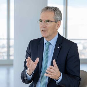Hartwig Löger, CEO der Vienna Insurance Group, spricht bei einem Interview.