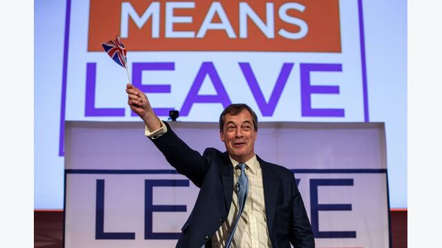 Nigel Farage, der Mastermind hinter dem Brexit, gilt als exzellenter Rhetoriker. Mit populistischer Emotionalisierung hat er jahrelang in Großbritannien die Aufmerksamkeit auf sich gezogen. Britische Medien boten ihm dafür eine Bühne. Auch er ist ein Beispiel dafür, wie man mit Empörung und Emotion Politik machen kann.