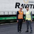 Davor Sertic, WKW-Spartenobmann Transport und Verkehr und Stefan Ehrlich-Adám, WKW-Spartenobmann Industrie, vor dem Helrom-Verladesystem am Hafen Wien.