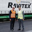 Davor Sertic, WKW-Spartenobmann Transport und Verkehr, und Stefan Ehrlich-Adám, WKW-Spartenobmann Industrie, vor dem Helrom-Verladesystem am Hafen Wien.