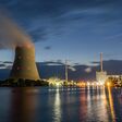 atomkraft, atomkraftwerk, akw, isar2, bayern, nacht, strom, gas, klimakriese, ukrainekrieg, lichter, stromerzeugung, stromversorgung, akku, blackout