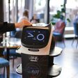 S﻿erviceroboter Lutzi sorgt in zahlreichen Restaurants der Möbelkette XXX Lutz für Aufsehen.