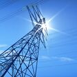 Hochspannungsleitungen im Sonnenlicht