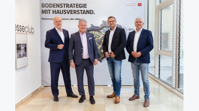 Andreas Kreutzer, Kreutzer Fischer & Partner, Baulandesinnungsmeister Norbert Hartl, Albert Brunner, Landesvorsitzender Gewerkschaft Bau Holz, Erhard Prugger, Leiter Sozial- und Rechtspolitik der WKOÖ