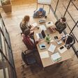 Ein junges Unternehmen bei einem Meeting: 2023 sind die Investitionen in österreichische Start-ups um ein Drittel gesunken.
