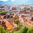 häuser der stadt graz im sommer aus der vogelperspektive