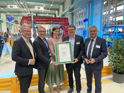 © SR LH Christoper Drexler, WK-Präsident Josef Herk, Tanja Kienegger (CEO Siemens Mobility Austria), Stefan Erlach (Standortleiter Siemens Mobility Graz) und LH-Stv. Anton Lang bei der Jubiläumsfeier zu 170 Jahre Standort Graz.