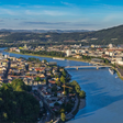 Panoramablick auf Linz mit Donau