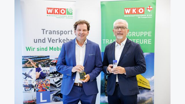 „Wir brauchen rasche aber wirtschaftlich und sozial verträgliche Lösungen, um unsere Klimaziele zu erreichen“, sind sich die beiden Unternehmer und Interessenvertreter Wolfgang Böhm, Obmann der Fachgruppe Transporteure in der WK Wien sowie Davor Sertic, sowie Obmann der Sparte Transport und Verkehr in der Wirtschaftskammer Wien, einig.