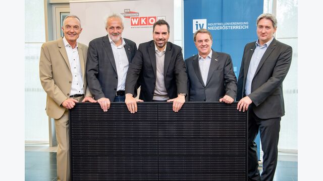 Bernhard Gerhardinger (Abteilungsleiter Wirtschaftspolitik der WKNÖ), Franz Angerer (Geschäftsführer Österreichische Energieagentur), IV-NÖ-Präsident Kari Ochsner, WKNÖ-Präsident Wolfgang Ecker und Christoph Pinter (Standortanwalt in Niederösterreich)