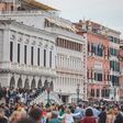 Im überlaufenen Venedig wird versucht, über Eintrittsgelder die Touristenströme zu managen.