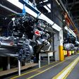 Ein Verbrennermotor in der Produktion.