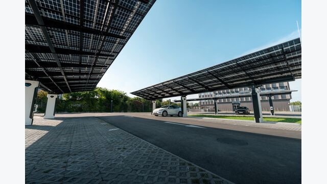 Anywhere Solar: Überdachung von Parkplätzen zur Stromgewinnung.