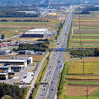 Luftaufnahme der Pyhrn Autobahn A9 in Österreich mit vielen Autos.