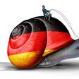 Eine große Schnecke in den Farben der Deutschlandflagge wird mit Zügeln geritten: Langsame deutsche Wirtschaftsowie langsame politische Gesetzgebung im 3D-Illustrationsstil.