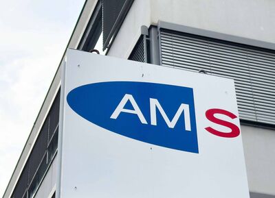 ams logo außen an gebäude