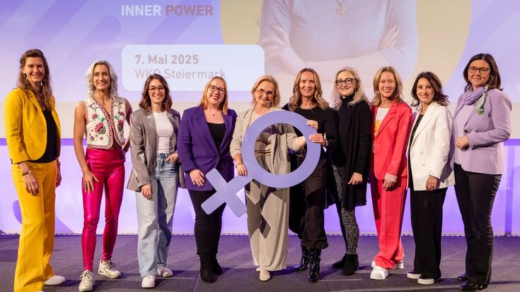 © Verena Kaiser Blanka Vötsch, Katrin Nerad, Celina Dohr, Anna Zebinger, Gabriele Lechner, Claudia Zemann, Andrea Keimel, Verena Böhm, Sonja Grabner, Monika Cisar-Leibetseder bei der Femcon 2025.