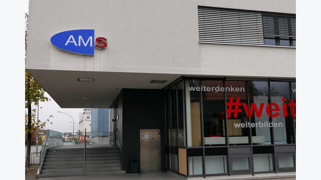 Eingang in eine AMS-Geschäftsstelle