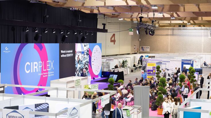 © Kärntner Messen/Zangerle Viele Menschen an verschiedenen Ständen der Messe Cirplex 2025 in Klagenfurt