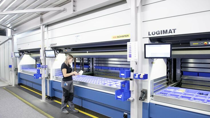 © 97084_WUERZBURG GERMANY Steigerung der Effizienz und optimale Raumausnutzung durch automatisierte Kleinteilelagerung mit dem SSI LOGIMAT Lagerlift.