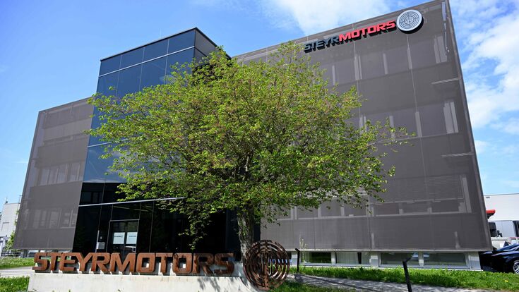 © APA/BARBARA GINDL Außenansicht auf das Firmengebäude des Motorenherstellers Steyr Motors in Steyr, Oberösterreich, mit Logo auf dem Gebäude sichtbar.