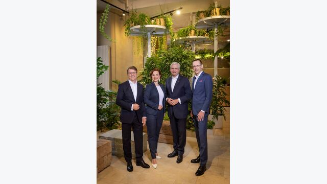 Vierköpfiges Vorstandsteam der Steiermärkischen Sparkasse: v.l.: Sigmund Loibner, Vorstandsmitglied Steiermärkische Sparkasse, Walburga Seidl, Vorstandsmitglied Steiermärkische Sparkasse, Georg Bucher, Vorstandsvorsitzender Steiermärkische Sparkasse, Oliver Kröpfl, Vorstandsmitglied Steiermärkische Sparkasse