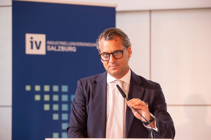 Präsident der IV Salzburg, Peter Unterkoflerl, auf der Vollversammlung der Industriellenvereinigung am Rednerpult