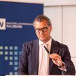 Präsident der IV Salzburg, Peter Unterkoflerl, auf der Vollversammlung der Industriellenvereinigung am Rednerpult