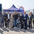 Beim Novomatic Gesundheitstag in Gumpoldskirchen: v.l.n.r.: Team der Polizei Gumpoldskirchen/Guntramsdorf, Mag. Johannes Gratzl (NOVOMATIC AG), Dagmar Händler (Bürgermeisterin Gumpoldskirchen), Extremradsportler Christoph Strasser, Dipl.-Ing. Ryszard Presch (NOVOMATIC AG), Mag. Stefan Krenn (NOVOMATIC AG), Christoph Neubauer (NOVOMATIC AG), Team der Feuerwehr Gumpoldskirchen, Mag. Alexandra Lindlbauer (NOVOMATIC AG).