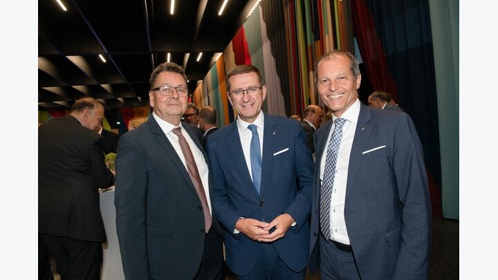 Peter Sticht (STIWA Holding), Wirtschaftslandesrat Markus Achleitner, Martin Bergsmann (Hueck Folien)