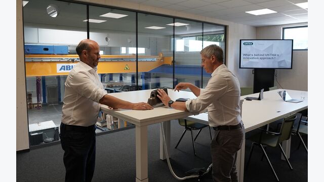 Christian Lanner und Stefan Scheiflinger-Ehrenwerth im Open Innovation Space des Untha TIC.