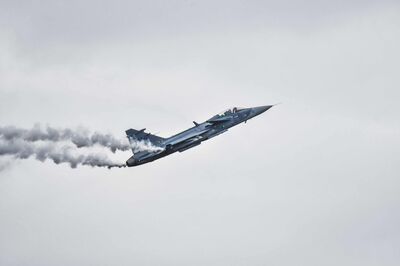 Saab JAS-39 Gripen multirole kampfjet beim Aufstieg.