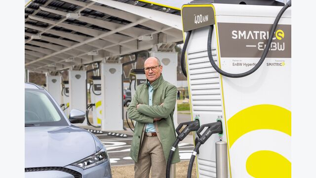 Thomas Landsbek, CEO von Smatrics EnBW, einem Unternehmen für Ultraschnellladepunkte für E-Autos, beim Ladepark in Spielberg.