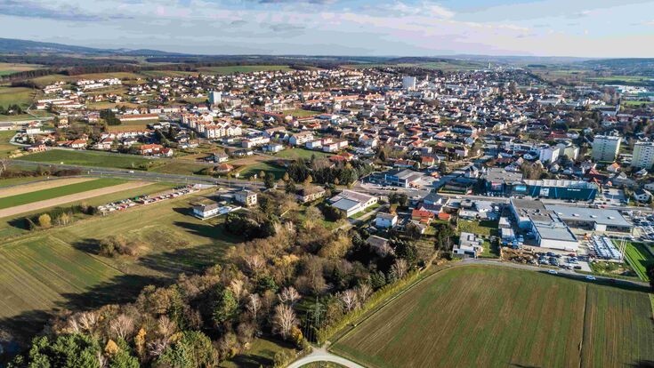 Luftansicht auf den Ort Oberwart im Burgenland