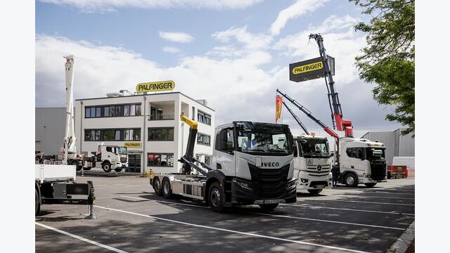 Palfinger-fahrzeuge vor Duisberg-standort