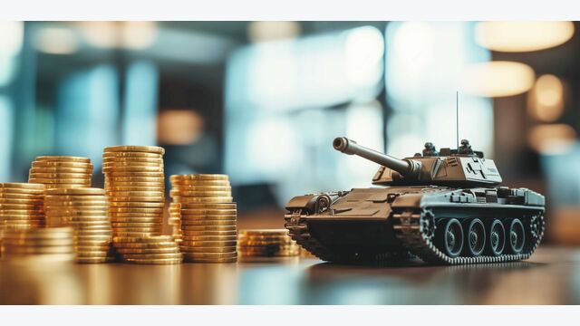 Symbolisches Bild eines Modell-Panzers neben Türmen aus Münzen.
