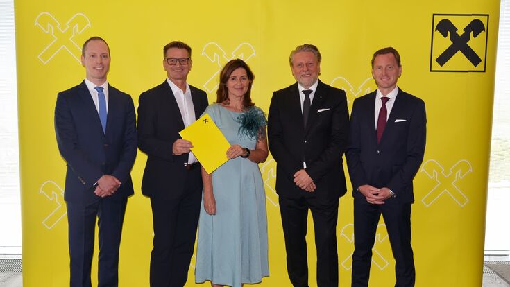 Präsentation des Immobilienmarktberichts Burgenland von Raiffeisen, v.l.n.r.: Matthias Reith; Rudolf Suttner; Martina Schiller-Jankoschek; Peter Weinberger; Michael Mack