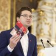 NEOS-Klubobmann Niko Swatek spricht bei der konstituierenden Sitzung des Landtags Steiermark Dezember 2024.