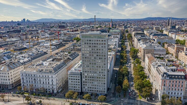 Luftansicht auf den Ringturm in Wien, Sitz der Vienna Insurance Group