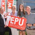 Gerhard Kienzl (Direktor-Stellvertreter WKO Steiermark), Gabi Lechner (Vizepräsentin WKO Steiermark), Martina Konrad (EPU-Beauftrage WKO Steiermark) und Oliver Zeisberger (Moderator) am EPU Erfolgstag 2025.