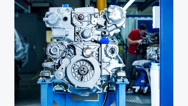 Nahaufnahme auf einen Motor in der Steyr Motors Produktion
