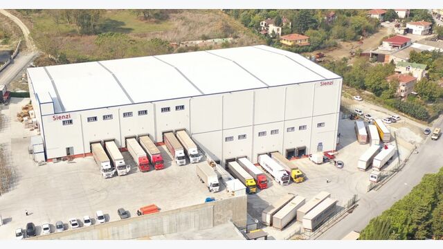 Luftansicht auf Terminal des Logisters Sienzi Lojistik in Istanbul.