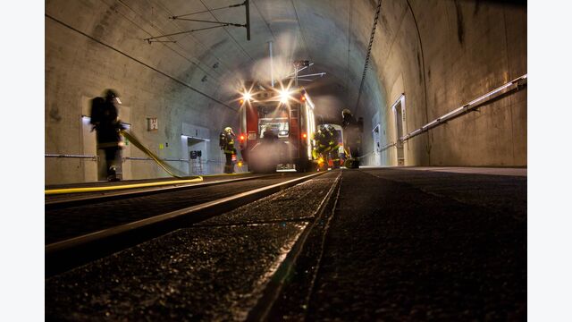 Einsatzkräfte bei einer Tunnelübung im Koralmtunnel.